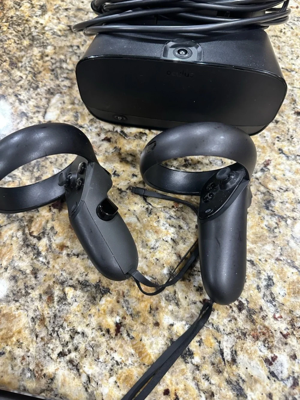 Oculus Rift Black VR Headset with Controllers